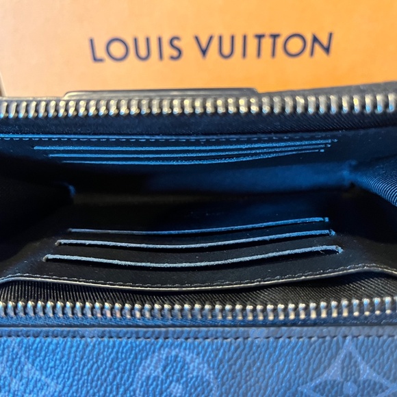 Louis Vuitton Alpha Wearable Wallet - Picture 8 of 10